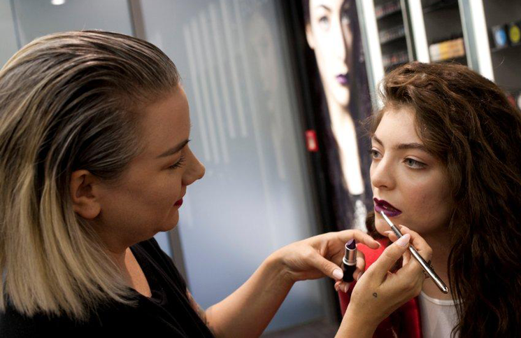 Amber D applying makeup on singer Lorde.