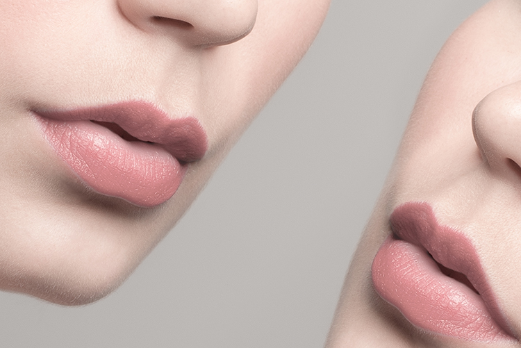 High-Fashion-Girls-Lips-With-Red-Lipstick-MakeupA