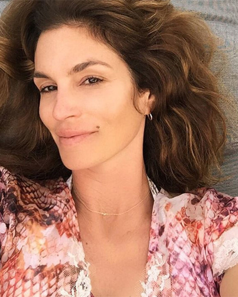 Cindy Crawford makeup-free selfie