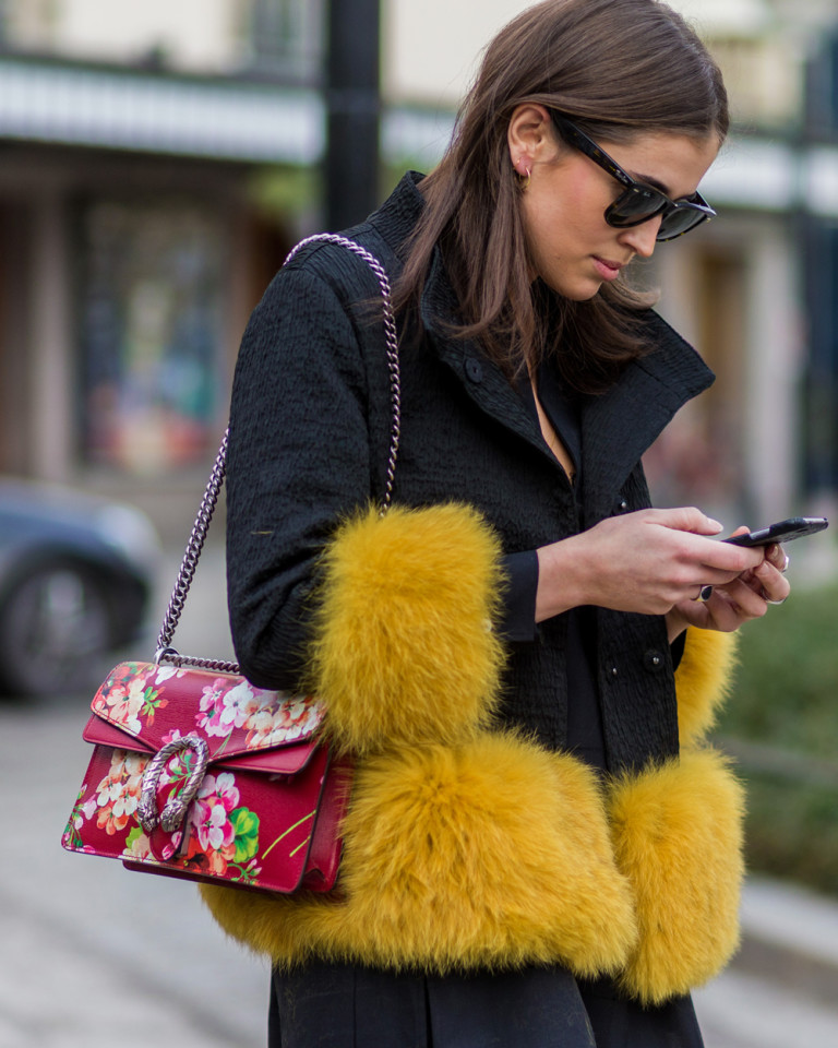 Street style handbag trend