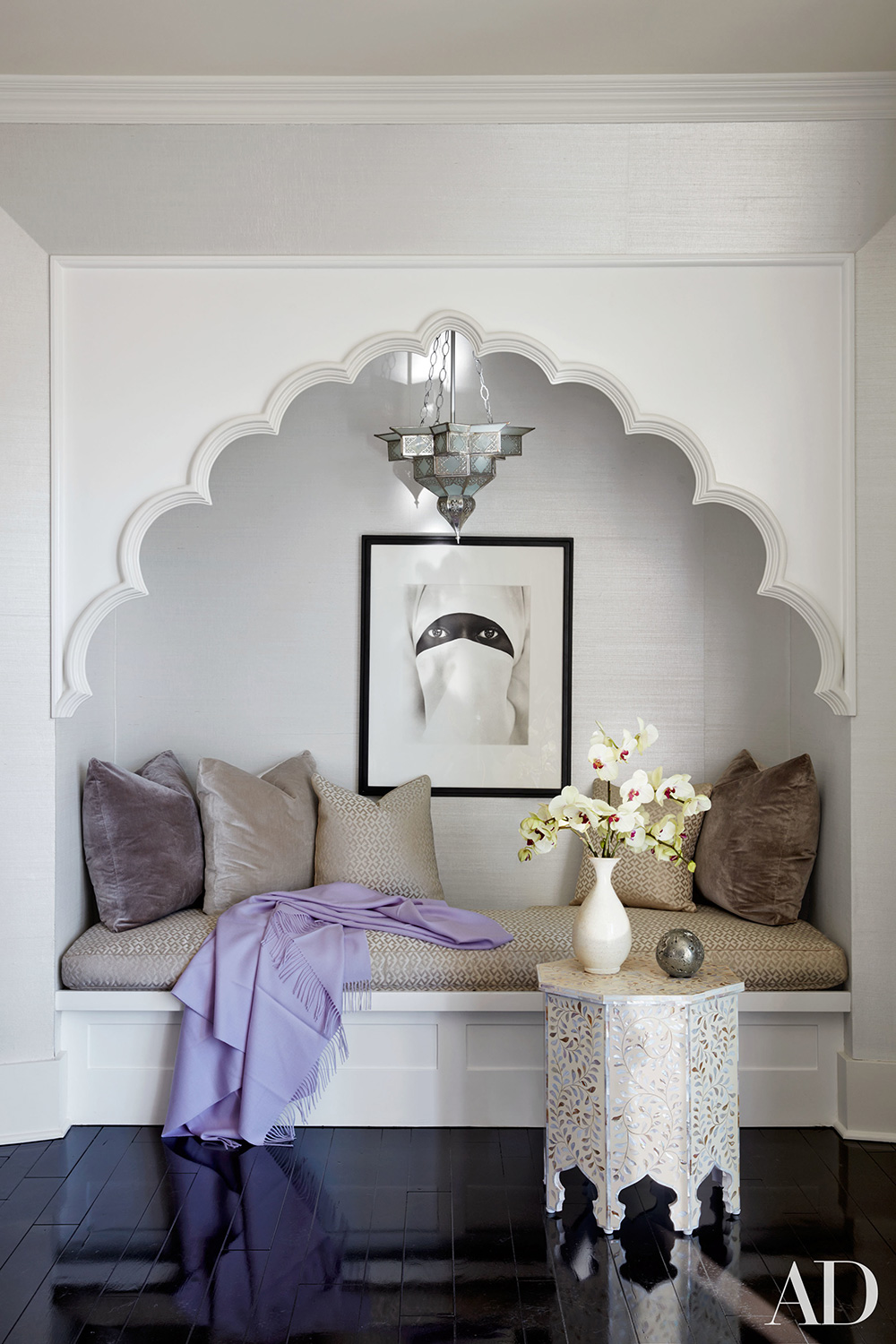 A reading nook in Khloe's bedroom.