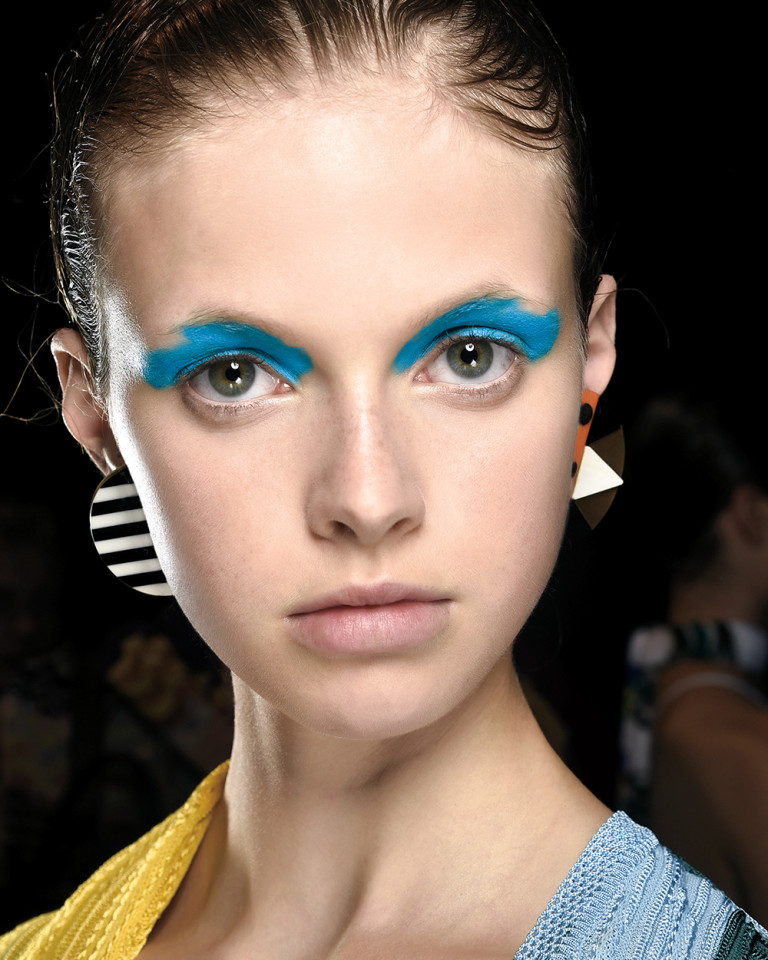 make-up trend blue eyes