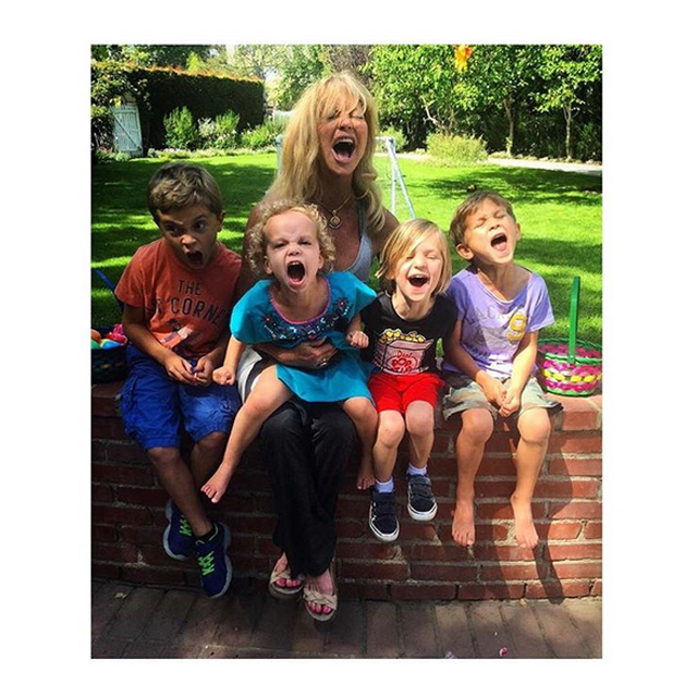 Kate Hudson shared this adorable pic of her mum Goldie Hawn with the grandkids.