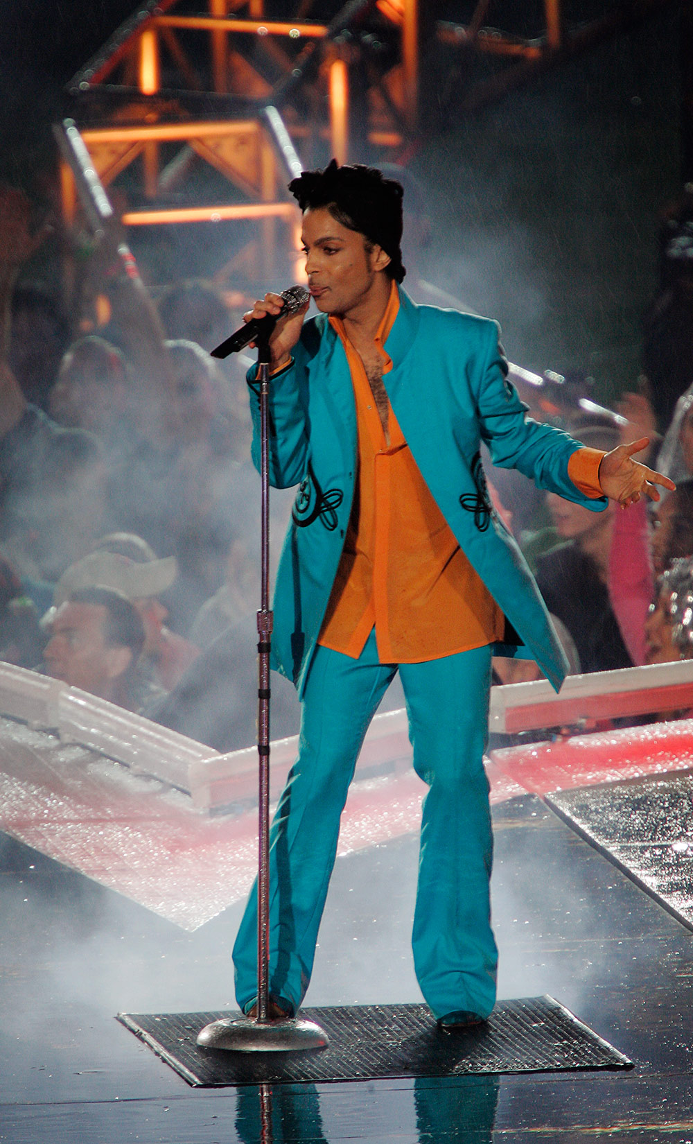 Performing at the Pepsi Halftime Show during the Super Bowl XLI in 2007.