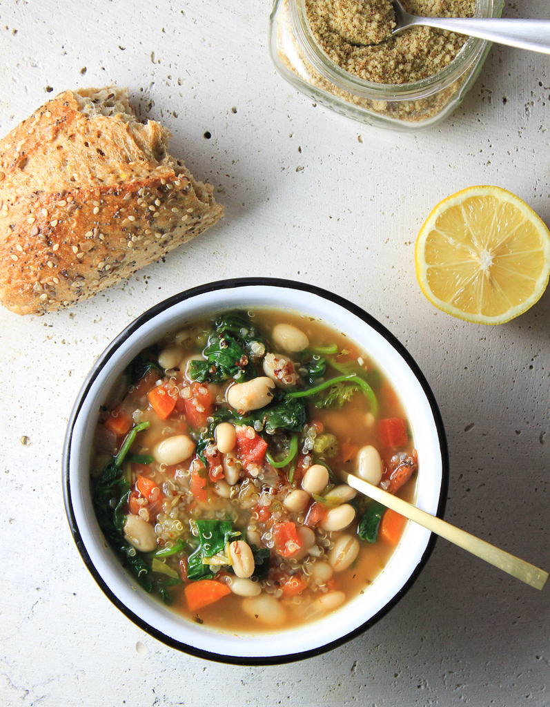 Kale, quinoa and white bean soup