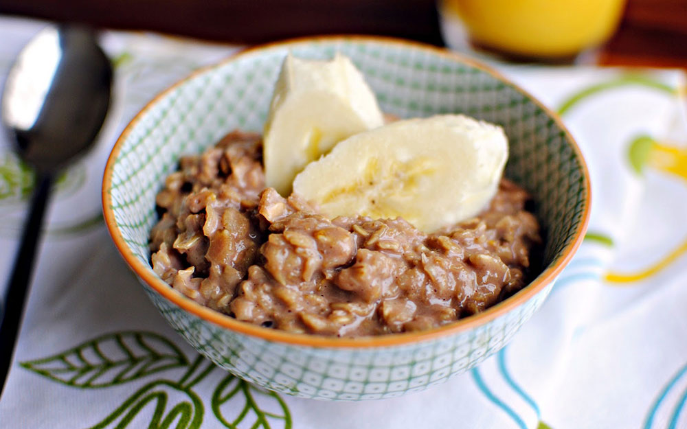 Nutella oatmeal with sliced bananas