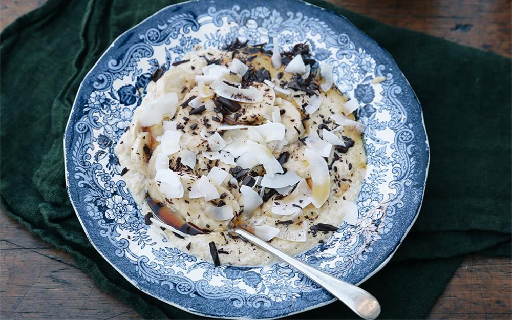 Vanilla brown rice porridge with grated dark chocolate and banana