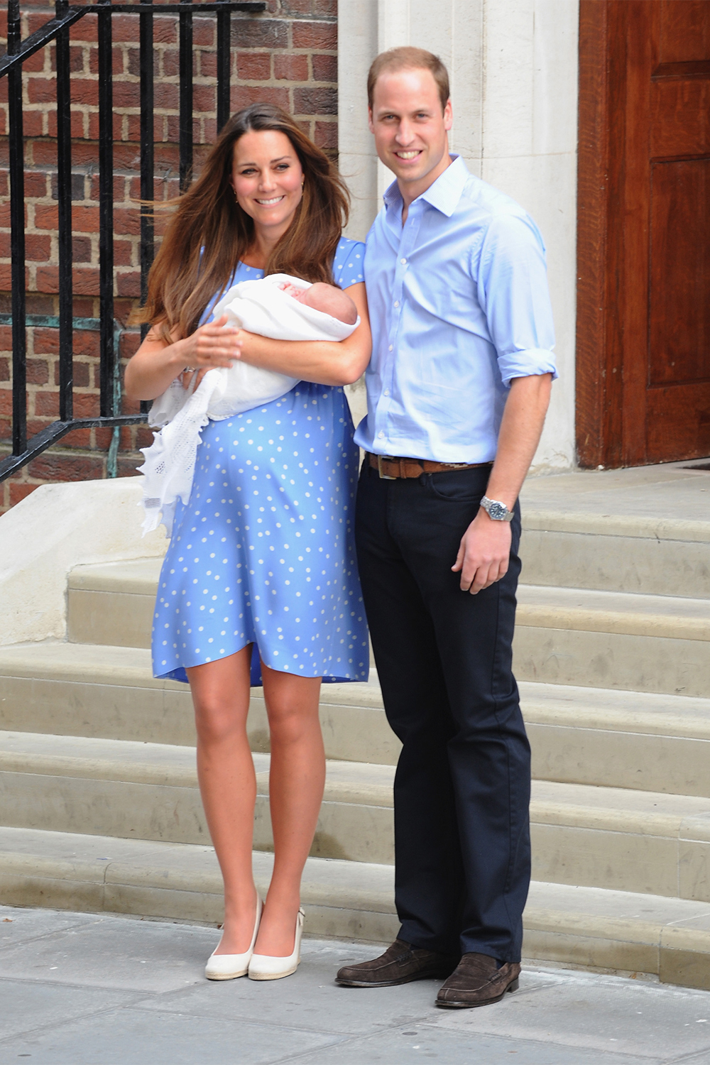 Prince George of Cambridge makes his world debut on the steps of the Lindo Wing of St Mary's Hospital in London with this mother Catherine, Duchess of Cambridge and father Prince William on July 23, 2013.