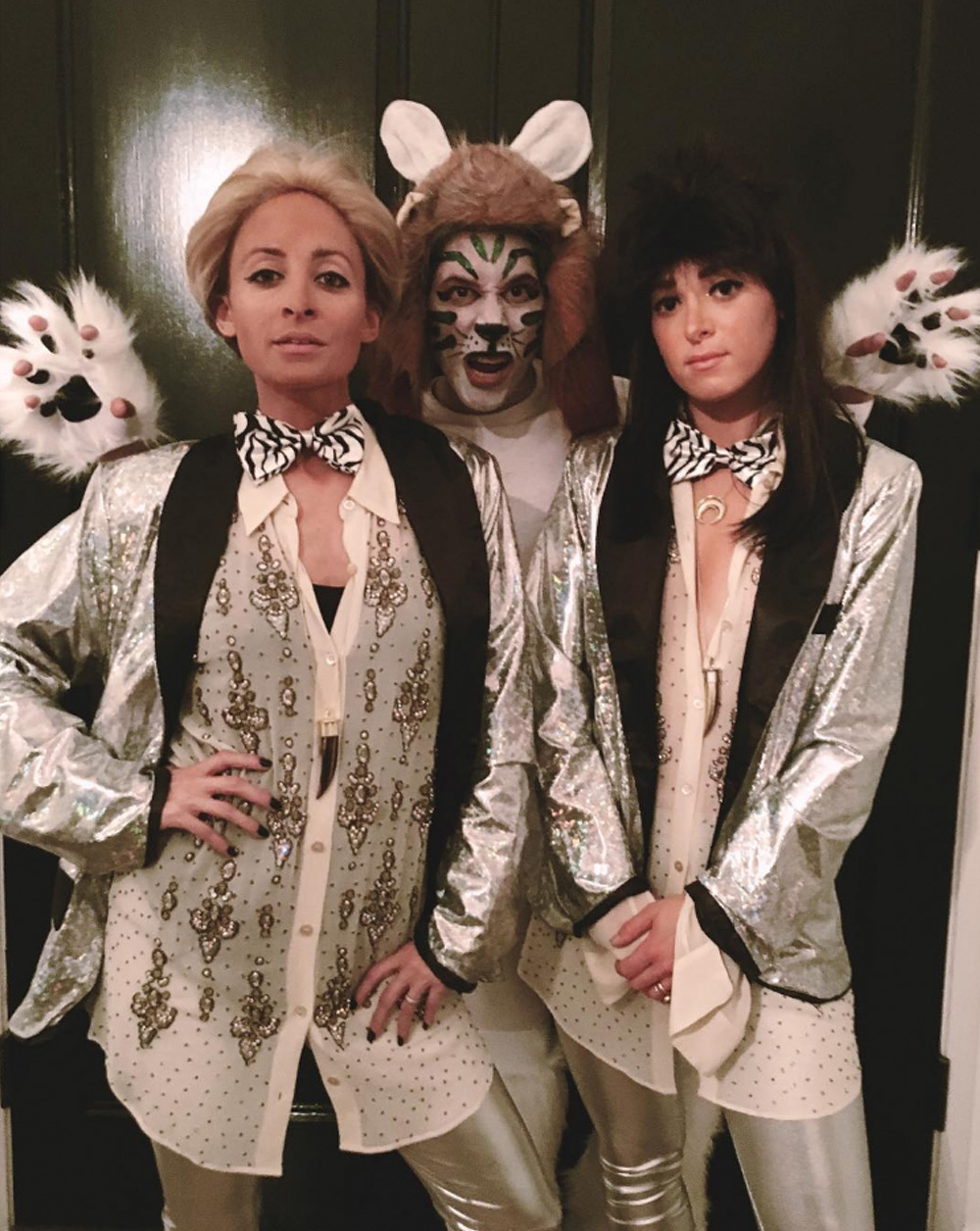 @nicolerichie and friends dressed up as Siegfried and Roy (and lion!)