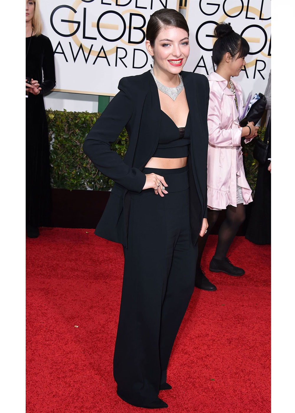 Lorde avoided the traditional gown and instead chose a chic black pantsuit by Narciso Rodriguez for the 2015 Golden Globes.