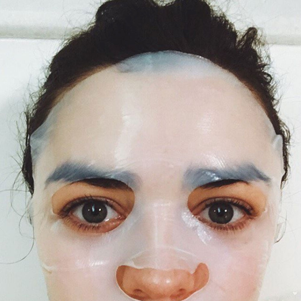 Maisie Williams face mask