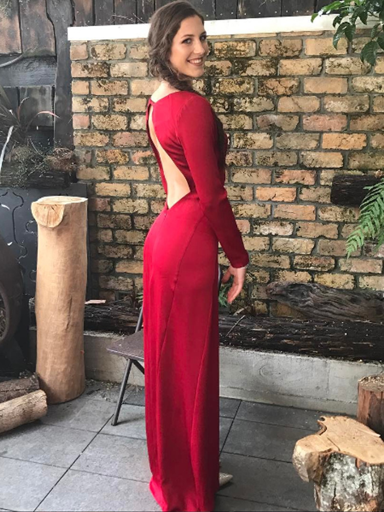 Pole vaulter Eliza McCartney raised the Halberg Awards' style stakes in this backless Tanya Carlson gown, as photographed by @tanyacarlsondesigner.