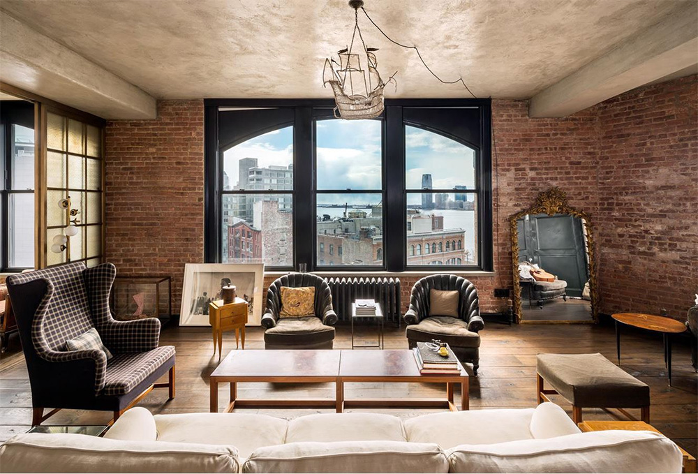 Exposed brick, high concrete ceilings and oversized steel-framed windows combine to create a raw-industrial vibe in the SoHo mini-loft.