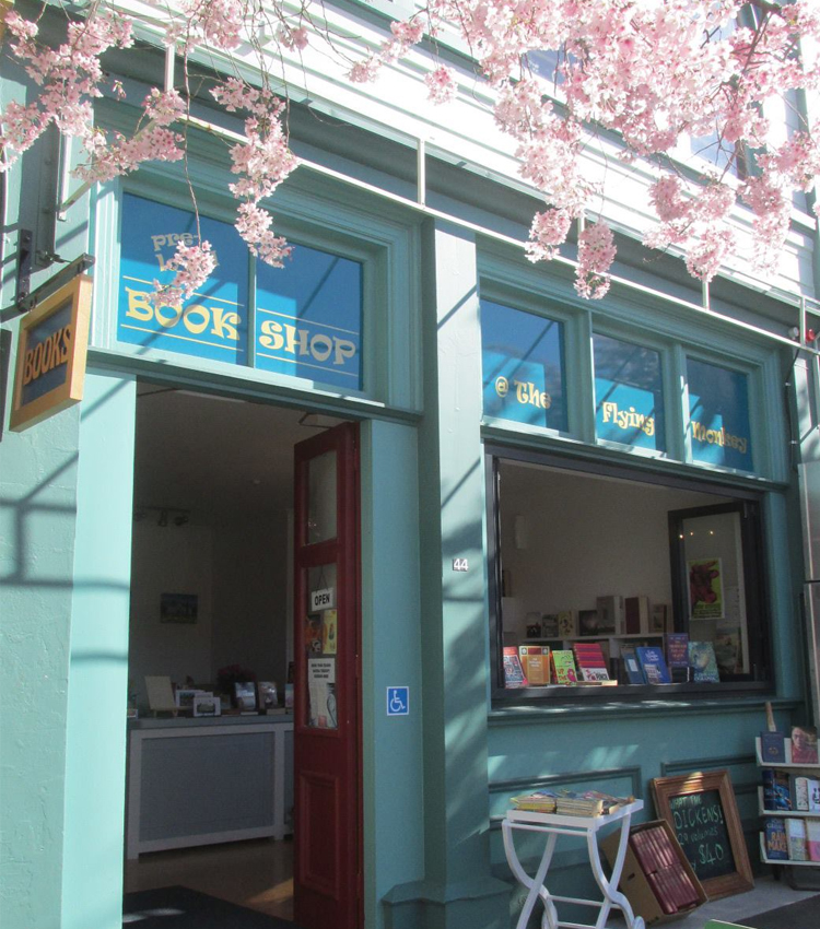 In the historic heart of Wanganui, on Ridgway Street, The Flying Monkey is a picturesque pre-loved bookstore with a high quality collection and delightful collectors' items.