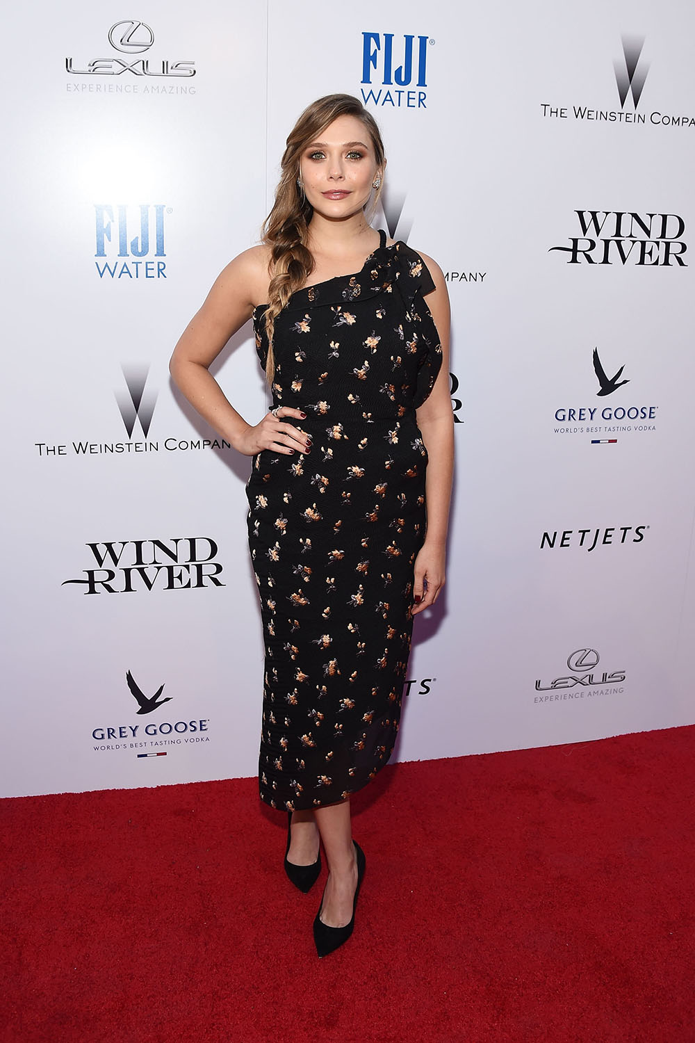 Elizabeth Olsen attends the premiere of her latest film 'Wind River' wearing a Roland Mouret dress.