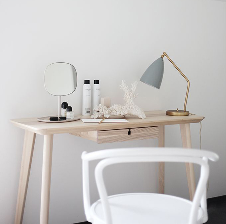 The minimalist Dislike clutter? Be inspired by the likes of minimalist brands Ikea and Muji. Clean lines rule this look, so be strict and consider a makeup spring clean.