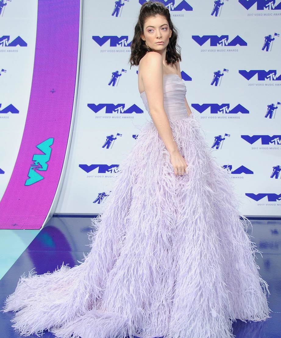 Lorde in Monique Lhullier at the 2017 VMAs.