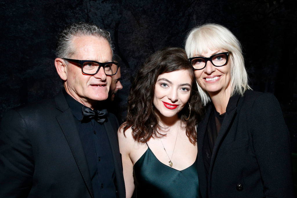 NEW YORK, NY - JANUARY 28: (L-R) Vic O'Connor, Lorde, and Sonja Yelich attend the Universal Music Group's 2018 After Party to celebrate the Grammy Awards presented by American Airlines and Citi at Spring Studios in New York City on January 28, 2018 in New York City. (Photo by Brian Ach/Getty Images for Universal Music Group)