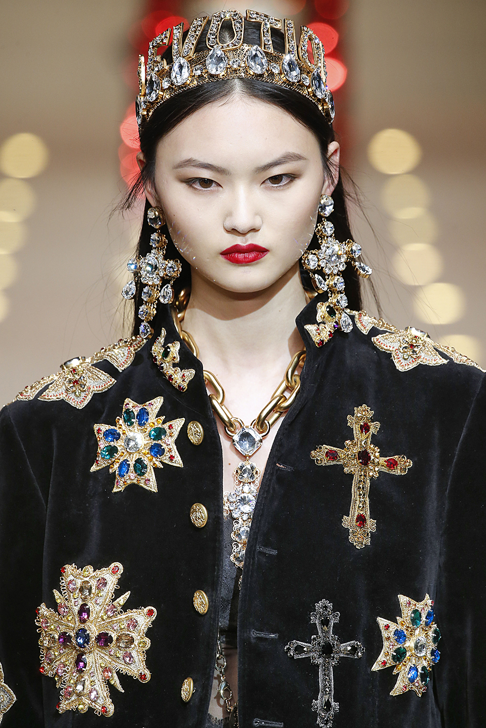 2018-beauty-trends-crystal-mountain-dolce-and-gabbana