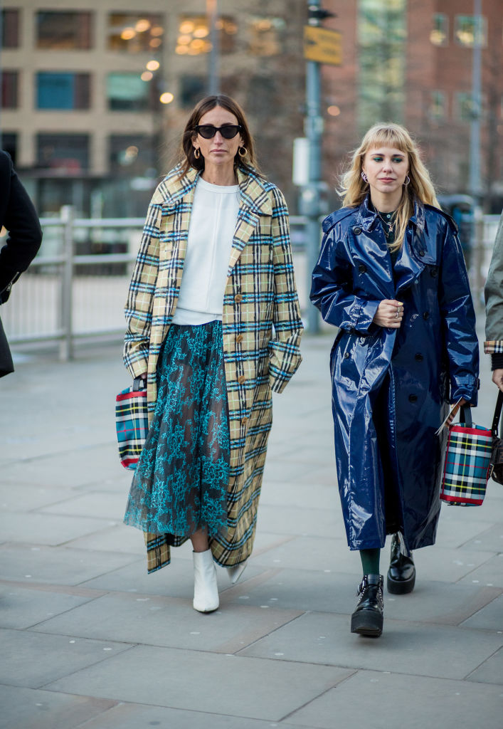 LONDON, ENGLAND - FEBRUARY 17: Guests seen outside Burberry during London Fashion Week February 2018 on February 17, 2018 in London, England. (Photo by Christian Vierig/Getty Images)