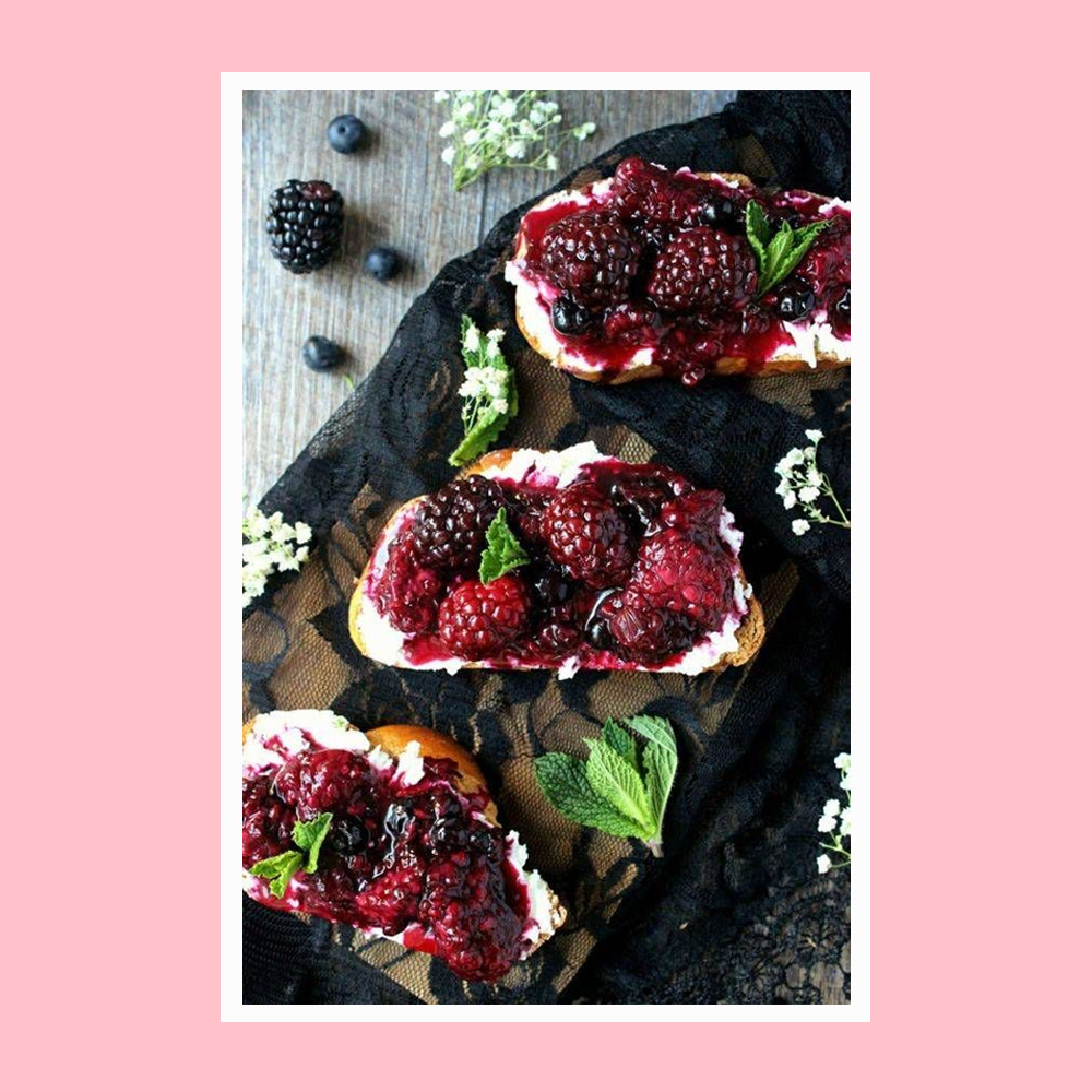 blackberry-goat-cheese-toasts- easter-edit_1000x1000