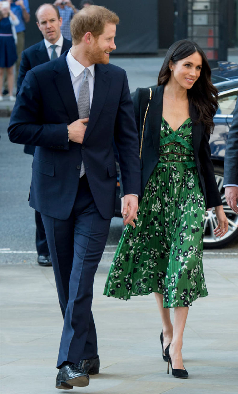 April 21, 2018: Meghan Markle and Prince Harry attend the Invictus Games Reception at Australia House in London. Meghan wears light Self-Portrait floral number given London’s current ‘heat wave’, pairing it with a blazer, black Manolo Blahnik heels and a Roland Mouret cross-body bag, which, unsurprisingly, has already sold out_meghan-markle-style-file_gallery-1000-1250