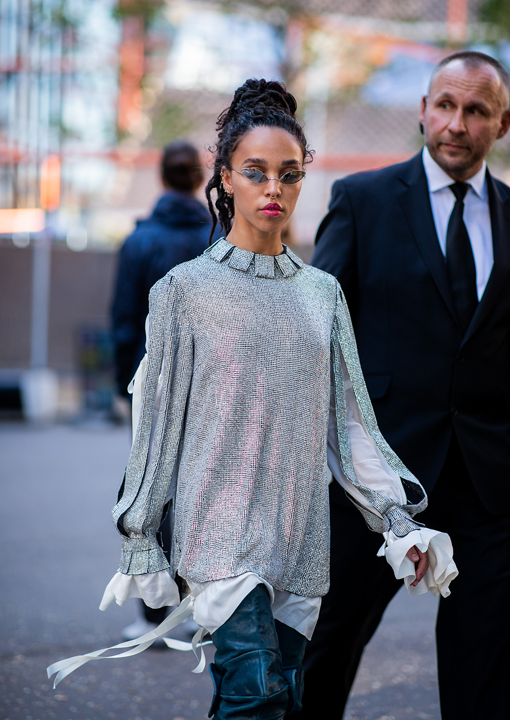 LONDON, ENGLAND - SEPTEMBER 17: FKA twigs is seen outside Christopher Kane during London Fashion Week September 2018 on September 17, 2018 in London, England. (Photo by Christian Vierig/Getty Images)