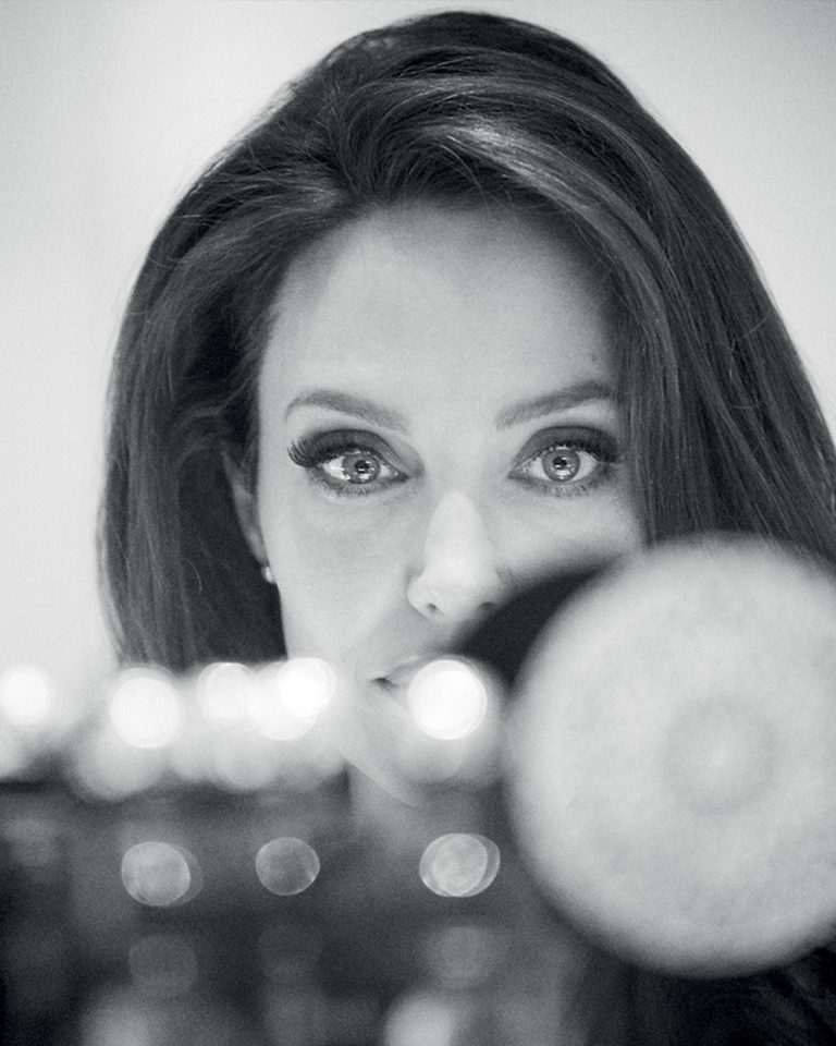 angelina-jolie-mon-guerlain-feature-1000x1250