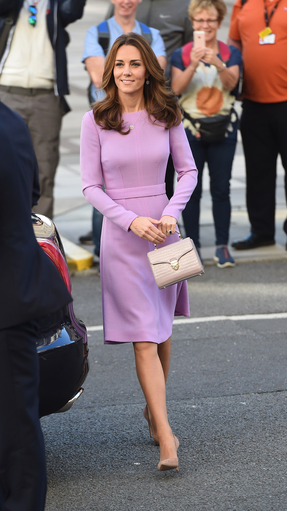 LONDON, ENGLAND - OCTOBER 09: Catherine, Duchess of Cambridge arrives for the first Global Ministerial Mental Health Summit at London County Hall on October 9, 2018 in London, England. The summit which is being co-hosted by the UK Government and the OECD and will run from the 9th-10th October. (Photo by Eddie Mulholland - WPA Pool/Getty Images)
