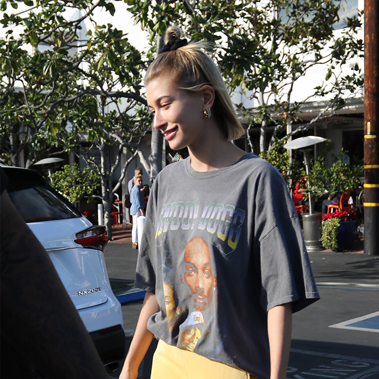 December 2018: Hailey crushes off-duty style wearing her next day hair in a half-up half-down top knot styled with her signature scrunchie. Perfect for: Running errands, weekend hangouts and last minute plans. 