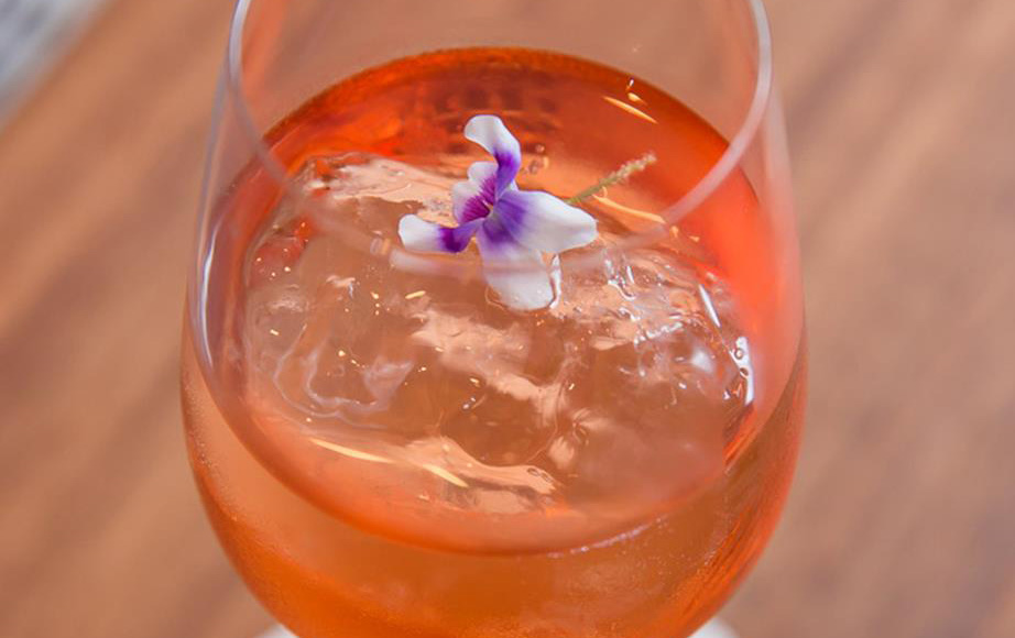 Celebrate Rosé Day in style with these must-try wine recipes | Rose gold cocktail