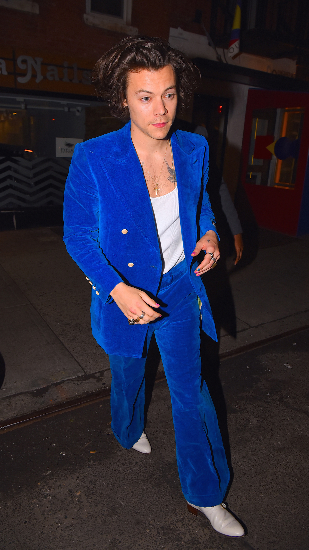 NEW YORK, NY - MARCH 29: Harry Styles seen out leaving Rubirosa restaurant in SoHo on March 29, 2019 in New York City. (Photo by Robert Kamau/GC Images)