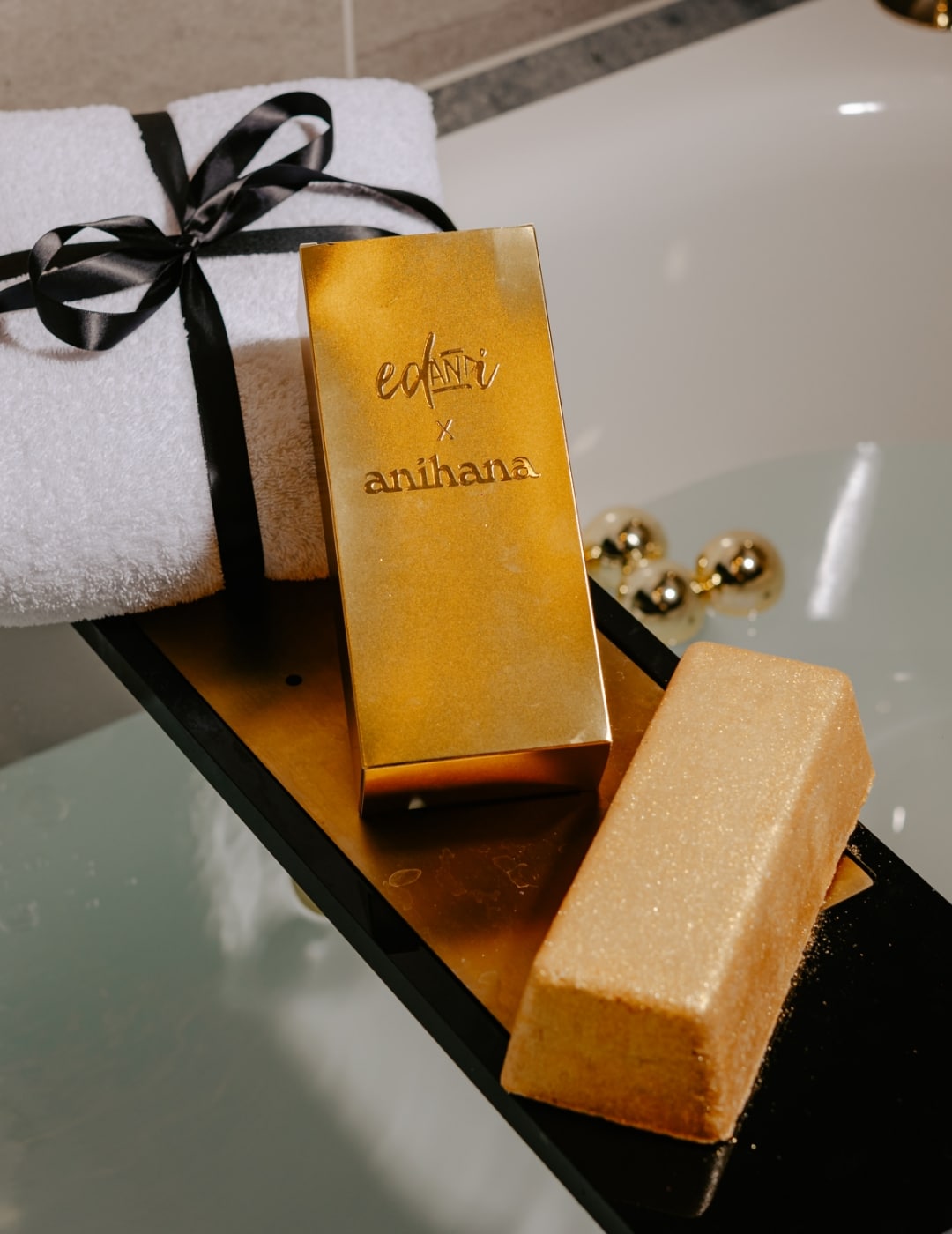 ed&i x Anihana Limited Edition Gold Bath Bomb.