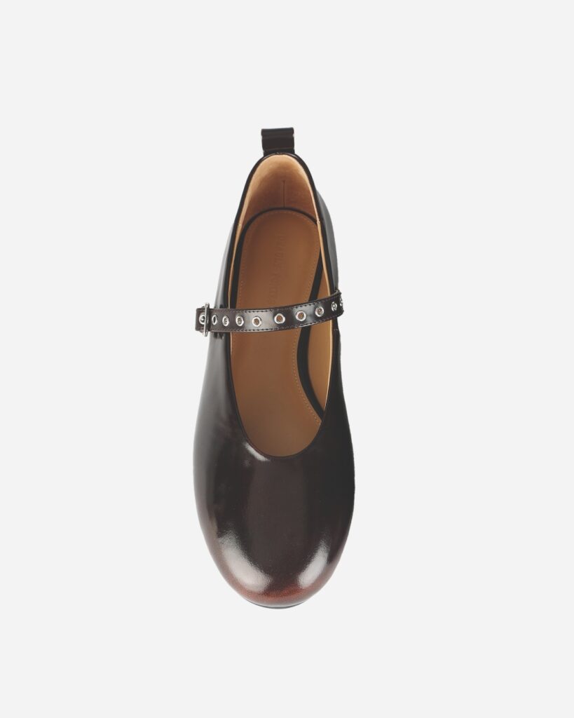 Deadly Ponies ‘Balmerino’ flat – A pair of stylish black flats by Deadly Ponies with a structured, modern design and gold detailing.